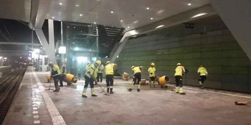 Voegwerk op het perron